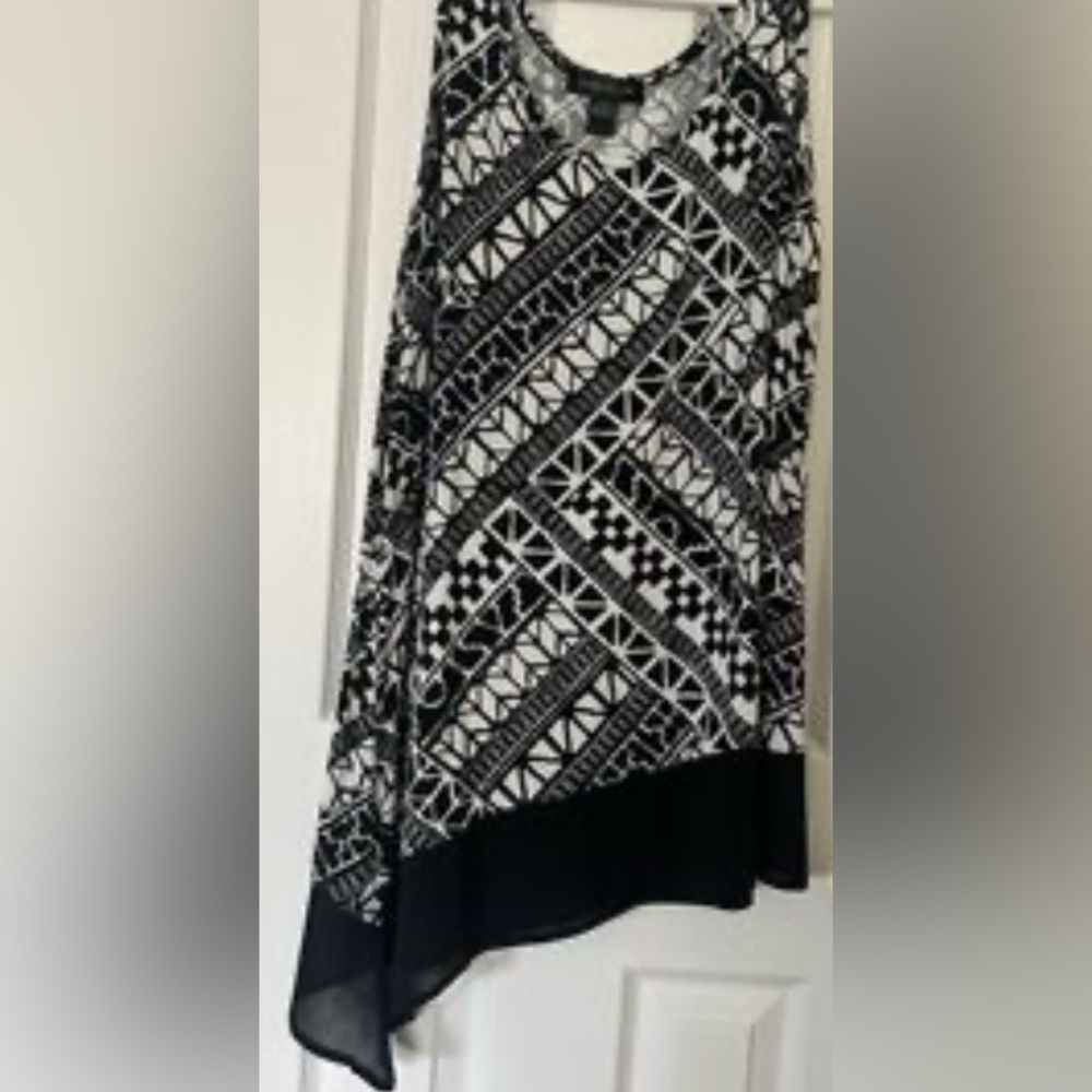 August silk Black and White Geometric Sleeveless Top